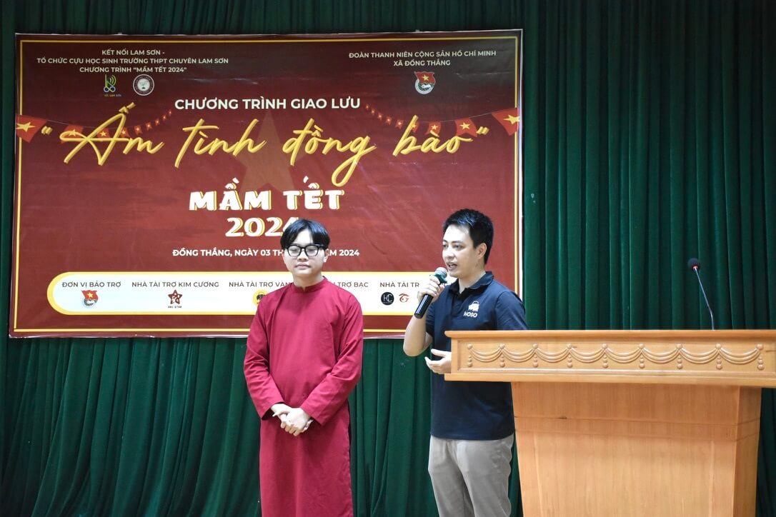 Ông Nguyễn Minh Thực - Giám đốc HOSO đã có những chia sẻ, động viên tinh thần bà con nơi đây